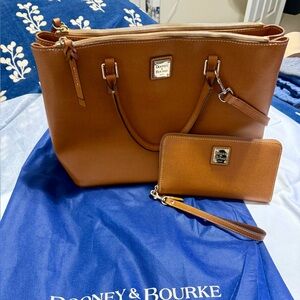 Dooney & Bourke Tan (Natural) Leather Tote w/matching Wallet